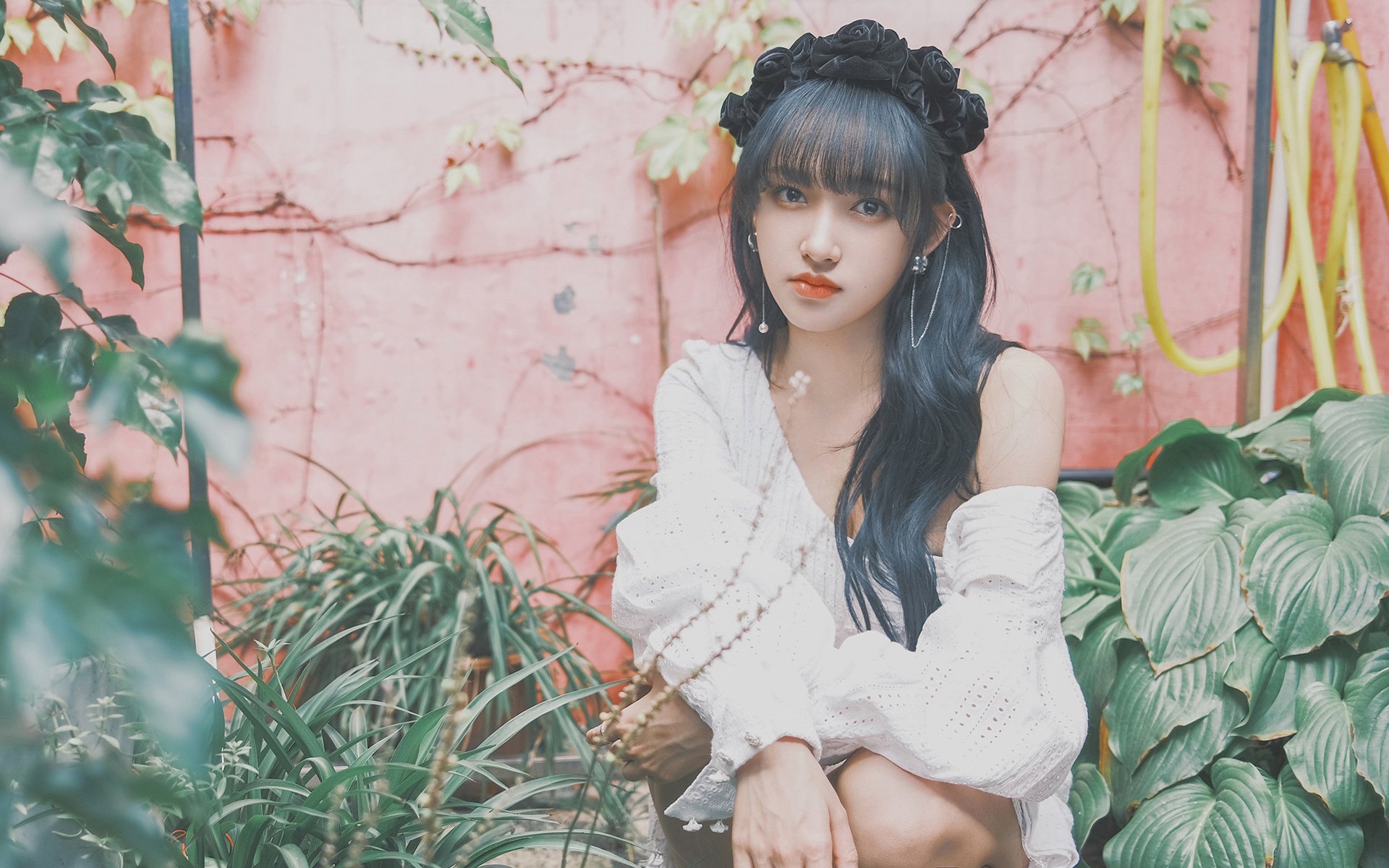 赛道攻防，雷诺铁骑碾压马丁，拉塞尔炽热状态点燃围场