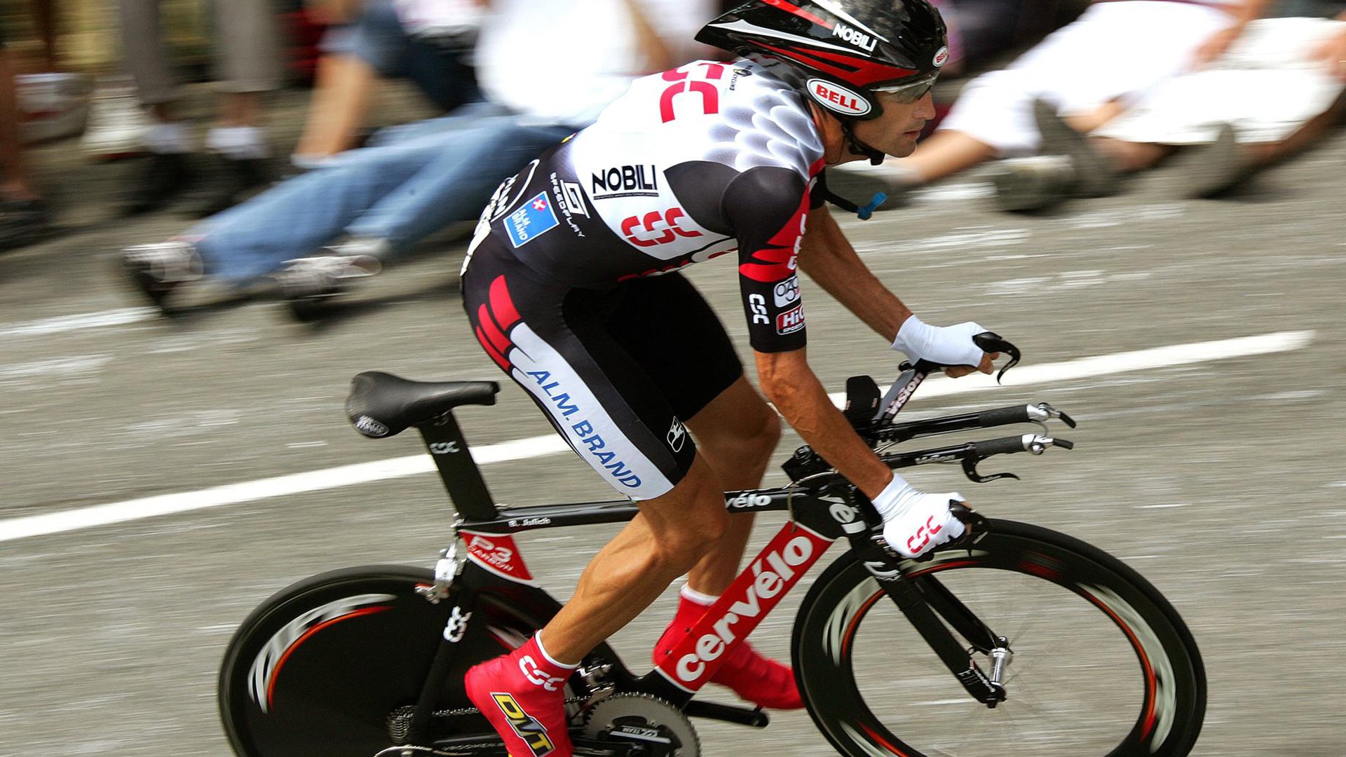 霓虹幻影与王者之心，马克西的街道制胜夜